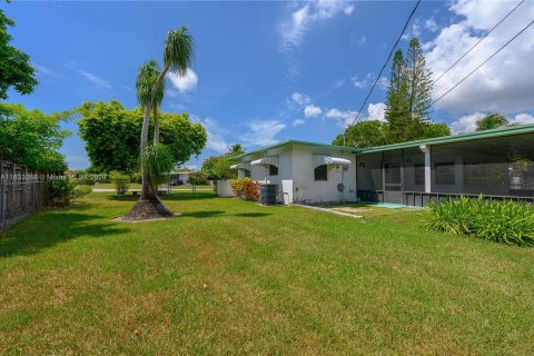 Villa ou maison à vendre à Palmetto Bay, Floride: 4 chambres, 121.89 m2 № 1294539 - photo 2