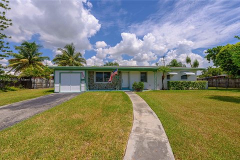 Villa ou maison à vendre à Palmetto Bay, Floride: 4 chambres, 121.89 m2 № 1294539 - photo 3