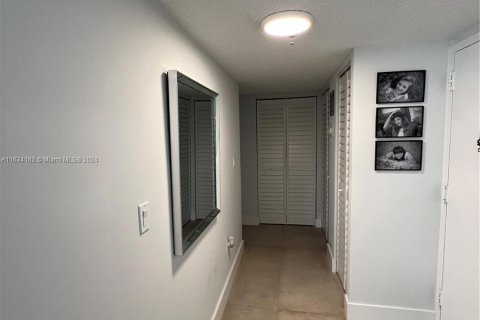 Copropriété à vendre à North Miami Beach, Floride: 3 chambres, 153.47 m2 № 1294605 - photo 28