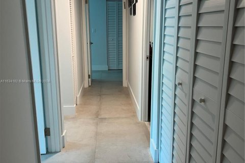 Condo in North Miami Beach, Florida, 3 bedrooms  № 1294605 - photo 22