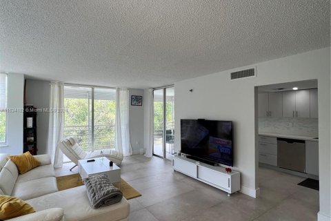 Condo in North Miami Beach, Florida, 3 bedrooms  № 1294605 - photo 26