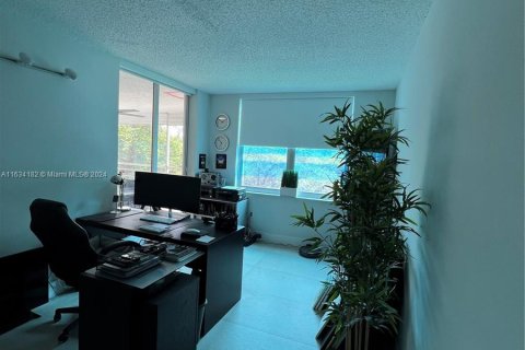 Condo in North Miami Beach, Florida, 3 bedrooms  № 1294605 - photo 9