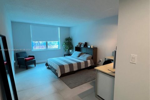 Condo in North Miami Beach, Florida, 3 bedrooms  № 1294605 - photo 17