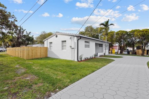 Villa ou maison à vendre à Hallandale Beach, Floride: 3 chambres, 102.01 m2 № 1080350 - photo 4