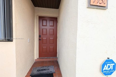 House in Pembroke Pines, Florida 2 bedrooms, 100.33 sq.m. № 1420156 - photo 25