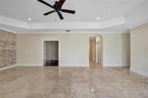 House in Weston, Florida 5 bedrooms, 318.28 sq.m. № 1396725 - photo 14