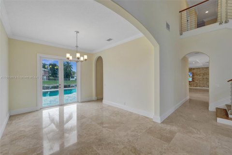 House in Weston, Florida 5 bedrooms, 318.28 sq.m. № 1396725 - photo 5