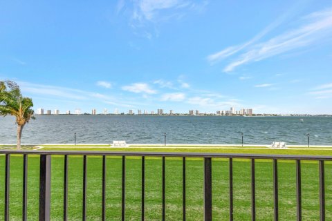 Condominio en venta en Lake Park, Florida, 2 dormitorios, 133.78 m2 № 1171155 - foto 12