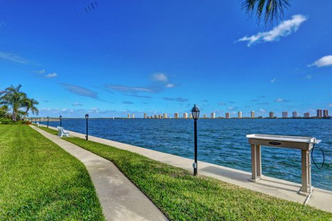 Condominio en venta en Lake Park, Florida, 2 dormitorios, 133.78 m2 № 1171155 - foto 17