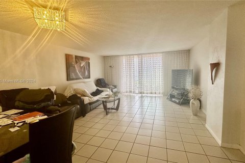 Condo in Hallandale Beach, Florida, 1 bedroom  № 1399467 - photo 6