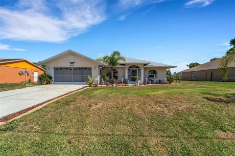 House in North Port, Florida 3 bedrooms, 148.55 sq.m. № 1202587 - photo 3