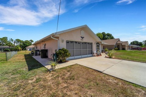 House in North Port, Florida 3 bedrooms, 148.55 sq.m. № 1202587 - photo 2