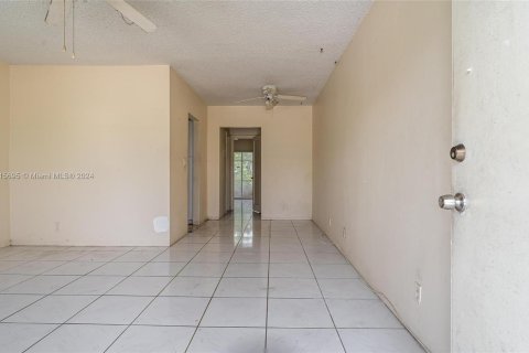 Condo in Miami Gardens, Florida, 1 bedroom  № 1241253 - photo 20