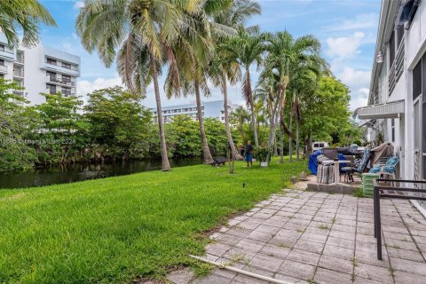 Condo in Miami Gardens, Florida, 1 bedroom  № 1241253 - photo 7