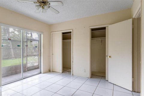 Condo in Miami Gardens, Florida, 1 bedroom  № 1241253 - photo 15