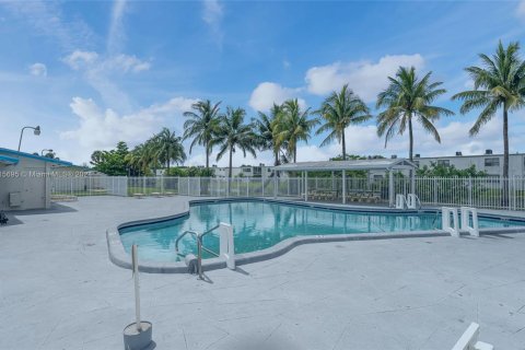 Condo in Miami Gardens, Florida, 1 bedroom  № 1241253 - photo 21