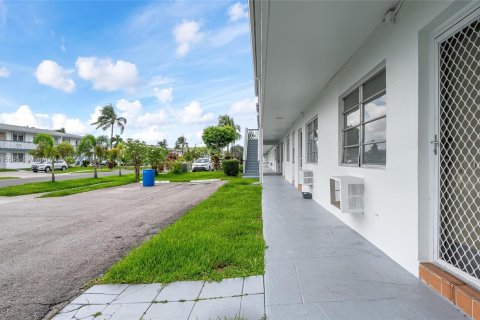 Condo in Miami Gardens, Florida, 1 bedroom  № 1241253 - photo 23