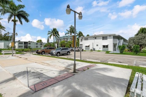 Condo in Miami Gardens, Florida, 1 bedroom  № 1241253 - photo 22