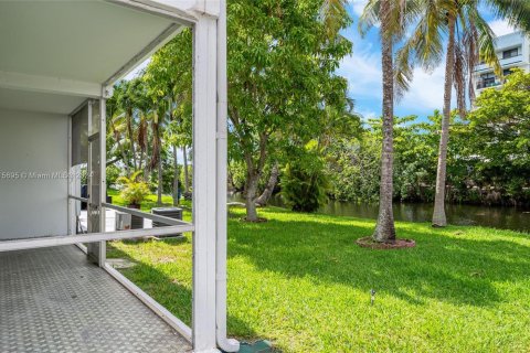 Condo in Miami Gardens, Florida, 1 bedroom  № 1241253 - photo 3