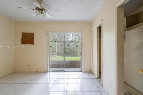 Condo in Miami Gardens, Florida, 1 bedroom  № 1241253 - photo 11