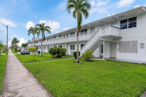 Condo in Miami Gardens, Florida, 1 bedroom  № 1241253 - photo 2