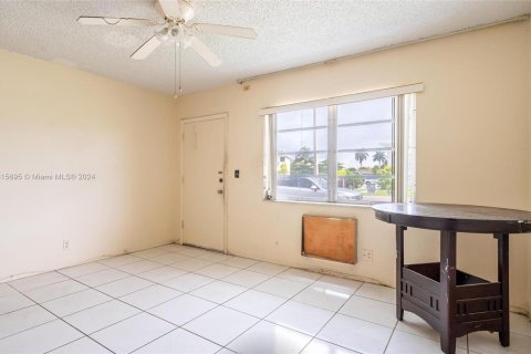 Condo in Miami Gardens, Florida, 1 bedroom  № 1241253 - photo 25