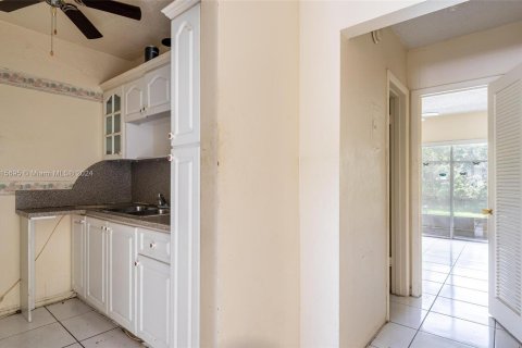 Condo in Miami Gardens, Florida, 1 bedroom  № 1241253 - photo 14