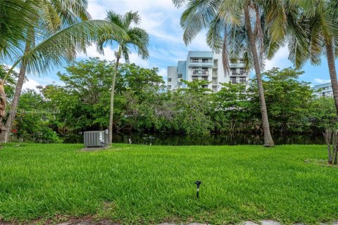 Condo in Miami Gardens, Florida, 1 bedroom  № 1241253 - photo 9