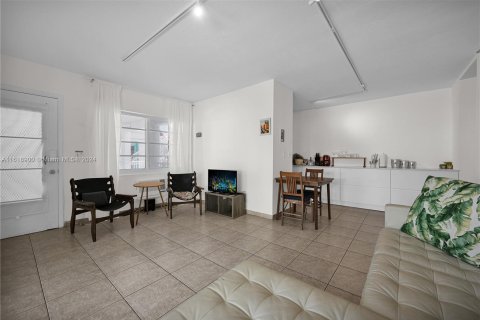 Condo in Miami Beach, Florida, 1 bedroom  № 1241251 - photo 20