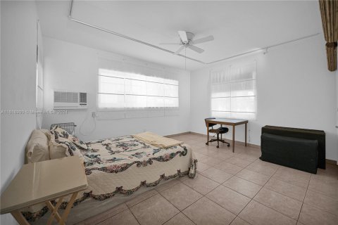 Condo in Miami Beach, Florida, 1 bedroom  № 1241251 - photo 15