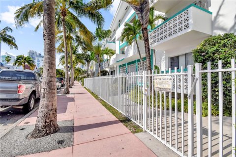 Condo in Miami Beach, Florida, 1 bedroom  № 1241251 - photo 9