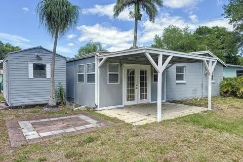 House in Merrit Island, Florida 3 bedrooms, 130.53 sq.m. № 1193400 - photo 15