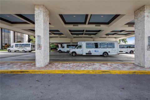 Condo in Pembroke Pines, Florida, 2 bedrooms  № 1413794 - photo 25