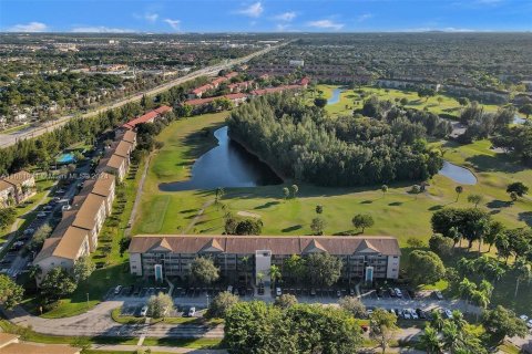 Condo in Pembroke Pines, Florida, 2 bedrooms  № 1413794 - photo 21