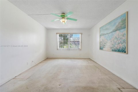 Condo in Pembroke Pines, Florida, 2 bedrooms  № 1413794 - photo 8