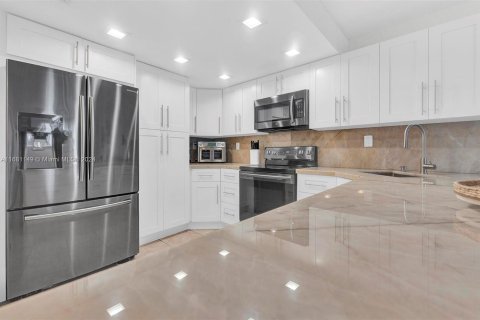 Condo in Miami Beach, Florida, 1 bedroom  № 1413842 - photo 7