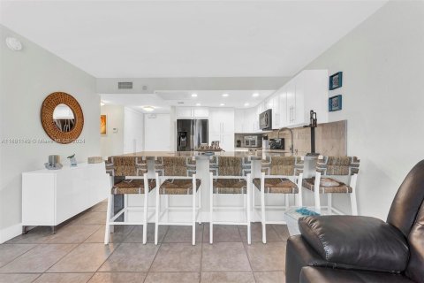 Condo in Miami Beach, Florida, 1 bedroom  № 1413842 - photo 3