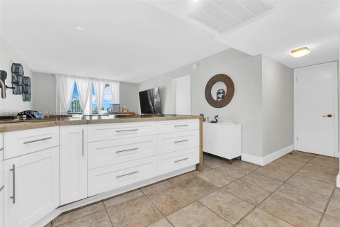 Condo in Miami Beach, Florida, 1 bedroom  № 1413842 - photo 5