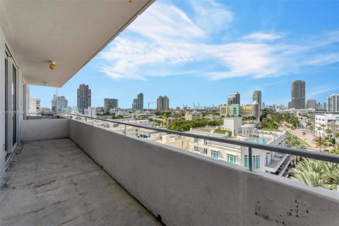 Condo in Miami Beach, Florida, 1 bedroom  № 1413842 - photo 29