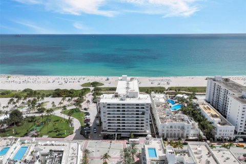 Condo in Miami Beach, Florida, 1 bedroom  № 1413842 - photo 2