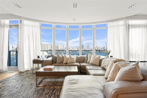 Condominio en venta en North Miami Beach, Florida, 2 dormitorios, 169.83 m2 № 1055004 - foto 17