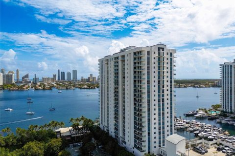Condominio en venta en North Miami Beach, Florida, 2 dormitorios, 169.83 m2 № 1055004 - foto 4