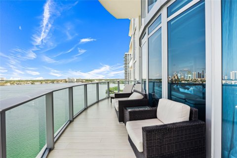Condominio en venta en North Miami Beach, Florida, 2 dormitorios, 169.83 m2 № 1055004 - foto 14