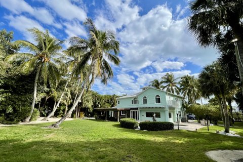 House in Stuart, Florida 5 bedrooms, 372.72 sq.m. № 1036208 - photo 28