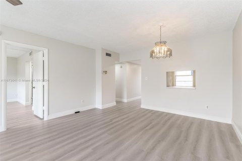 Copropriété à vendre à Margate, Floride: 2 chambres, 86.4 m2 № 1396305 - photo 2