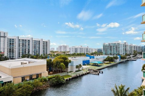 Condo in Aventura, Florida, 2 bedrooms  № 1095297 - photo 26