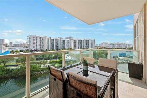 Condo in Aventura, Florida, 2 bedrooms  № 1095297 - photo 23