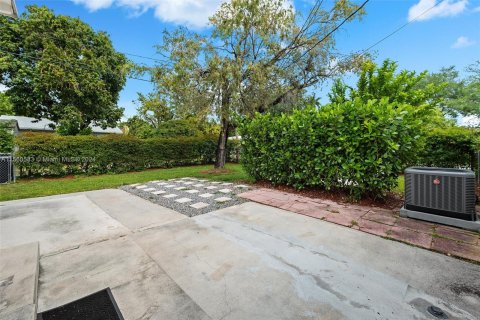 Casa en venta en Miami Springs, Florida, 3 dormitorios, 116.22 m2 № 1095333 - foto 23