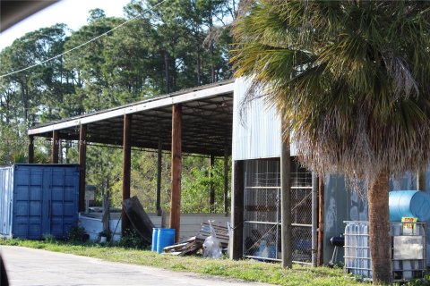 Commercial property in Clewiston, Florida № 1054330 - photo 2