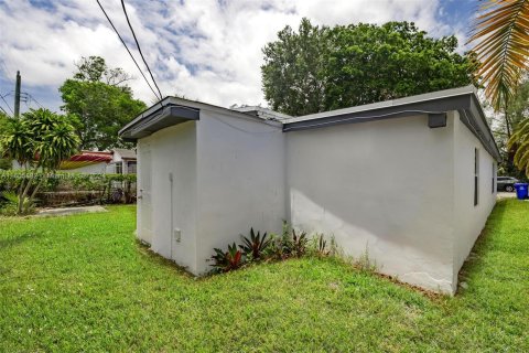 House in Fort Lauderdale, Florida 3 bedrooms, 116.87 sq.m. № 1231637 - photo 7